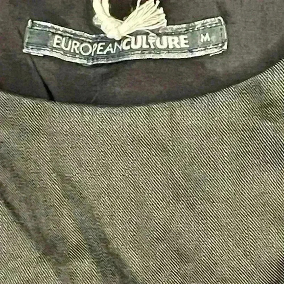 European Culture Black Sleeveless Blouse - NWT - Made in Italy - Size M - Picture 3 of 7